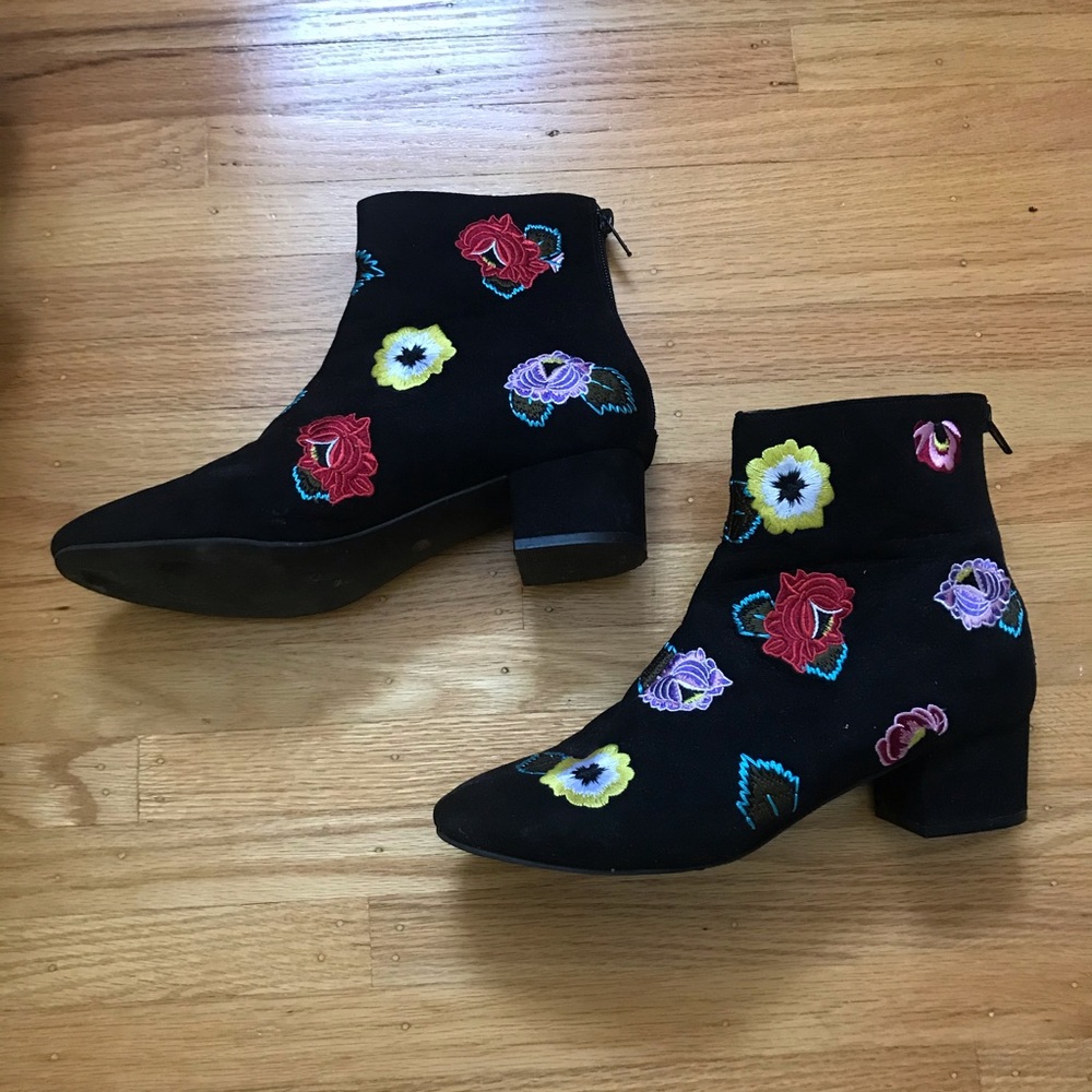 Betsey Johnson Twiggy Ankle Booties!